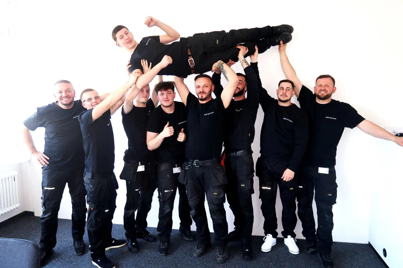 Das Aarecom Team feiert den Teamgeist